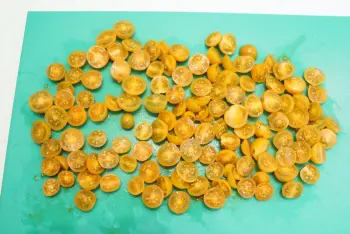 Pasta with cherry tomatoes and herbs : Stage 1