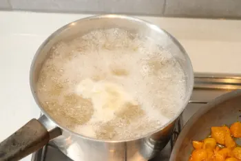 Pasta with cherry tomatoes and herbs : Stage 4