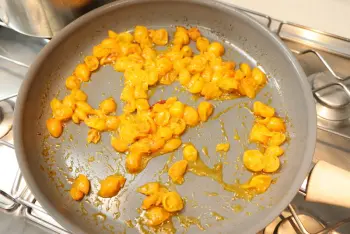 Pasta with cherry tomatoes and herbs : Stage 5