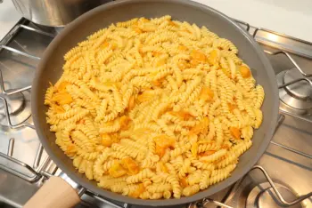 Pasta with cherry tomatoes and herbs : Stage 7