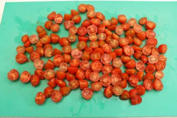 Erika's pasta with feta, salmon, cherry tomatoes and spinach : Stage 1