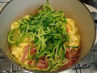 Tagliatelle and courgette spaghetti, carbonara style : Photo of step #10