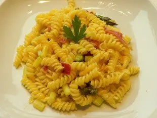 Pasta with green asparagus