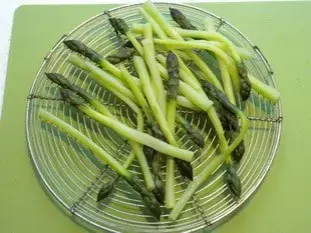 Pasta with green asparagus