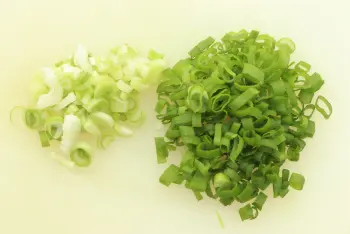 Fried rice with chicken and spring onion : Stage 2