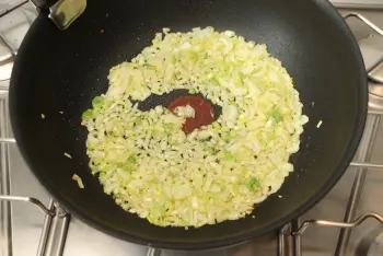 Fried rice with chicken and spring onion : Stage 4