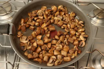 Fried Rice with mushrooms and ham : Stage 6
