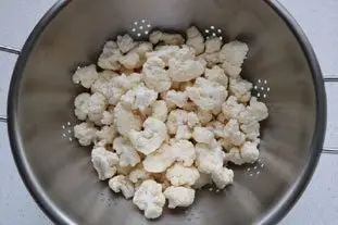 Warm cauliflower salad with two cheeses : Photo of step #2