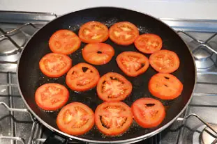Tomato feuilleté with pesto