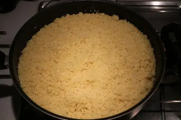 Semolina galette with leeks