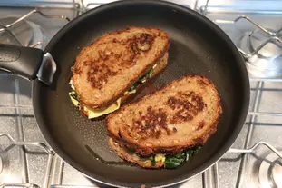 Pan-fried cheese, egg and spinach toastie : Photo of step #9