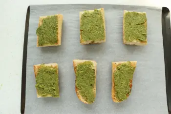Zucchini and tomato tartines au gratin : Stage 11