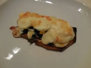 Spinach on toast with bechamel
