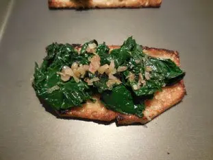 Spinach on toast with bechamel : Photo of step #5