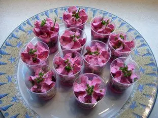Raw beetroot mousse with walnuts