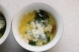 Eggs "en cocotte" with spinach : Photo of step #4