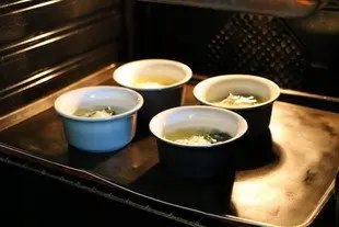 Eggs "en cocotte" with spinach : Photo of step #6