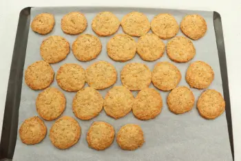 Sesame and Comté Crackers : Stage 8