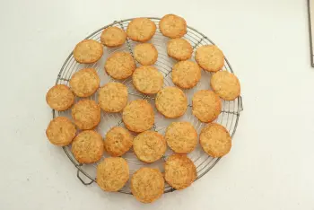 Sesame and Comté Crackers : Stage 9