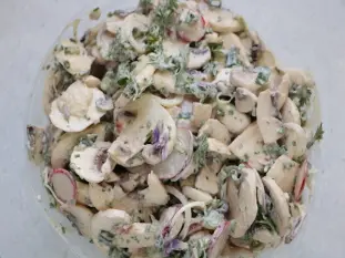 Radish and mushroom salad