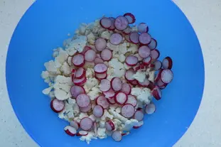 Cauliflower and chickpea salad