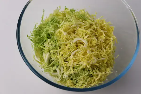 Bistro-style cabbage salad