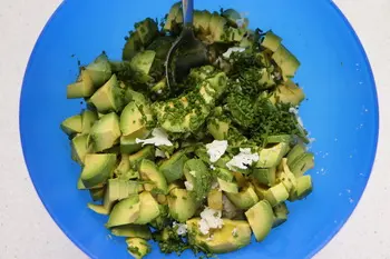 Creamy cauliflower and avocado salad : Photo of step #3