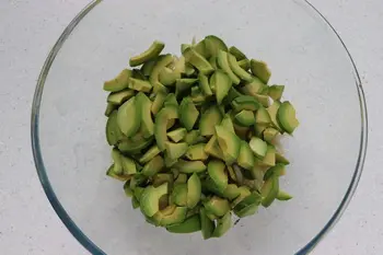 Celery and avocado salad : Photo of step #2