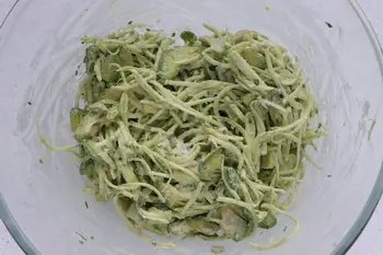 Celery and avocado salad : Photo of step #3