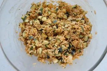 Rice and zucchini salad with paprika
