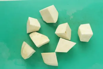 Remoulade celery with tarragon and mimosa eggs : Stage 1