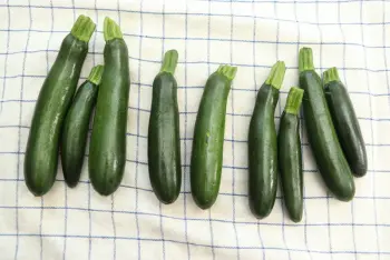 Crispy zucchini salad with leftover roast : Stage 1