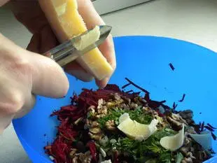 Raw beetroot salad