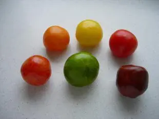 Multicoloured cucumber-tomato salad : Photo of step #1