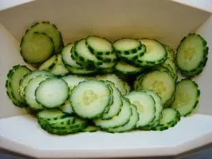 Multicoloured cucumber-tomato salad : Photo of step #4