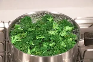 Warm broccoli and Tuna Salad : Photo of step #1