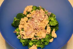 Warm broccoli and Tuna Salad : Photo of step #3