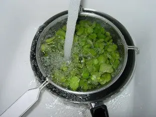 Broad bean salad with Parmesan : Photo of step #4