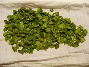 Broad bean salad with Parmesan : Photo of step #5