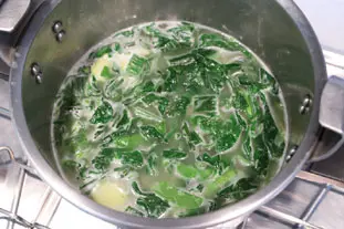 Super-green, super-thrifty soup