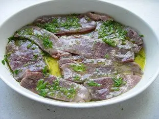 Marinated tuna with herbs