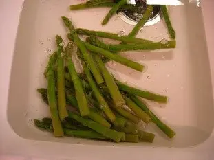 Scallops with green asparagus tips and parmesan : Photo of step #2
