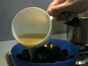 Mussels marinière : Photo of step #9