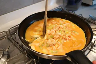 Scrambled eggs with langoustines and asparagus tips. : Photo of step #8