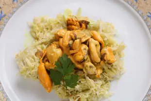 Curried mussels with cabbage