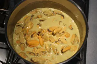 Curried mussels with cabbage