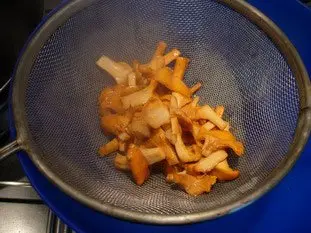 Pan-fried scallops and chanterelles with Noilly Prat sauce : Photo of step #5