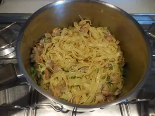 Tagliatelle with cockles