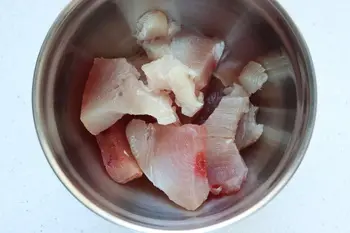 Marinated tuna and cabbage