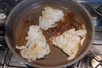 Fish fillet with leeks and mustard cream